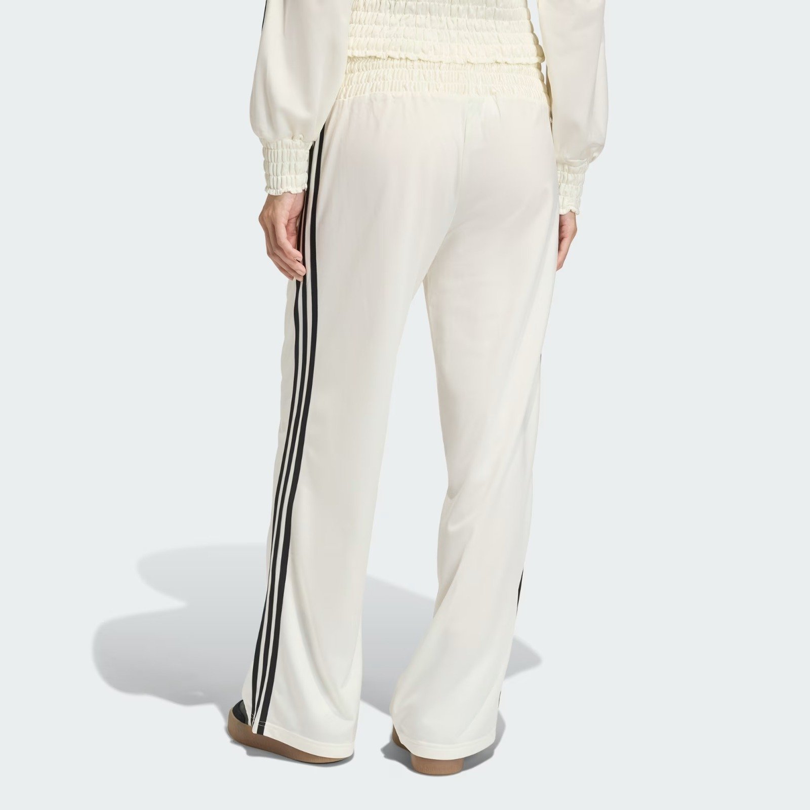 Adidas Smocked Firebird Trackpants White – Pantalones Deportivos Talla L - Image 2