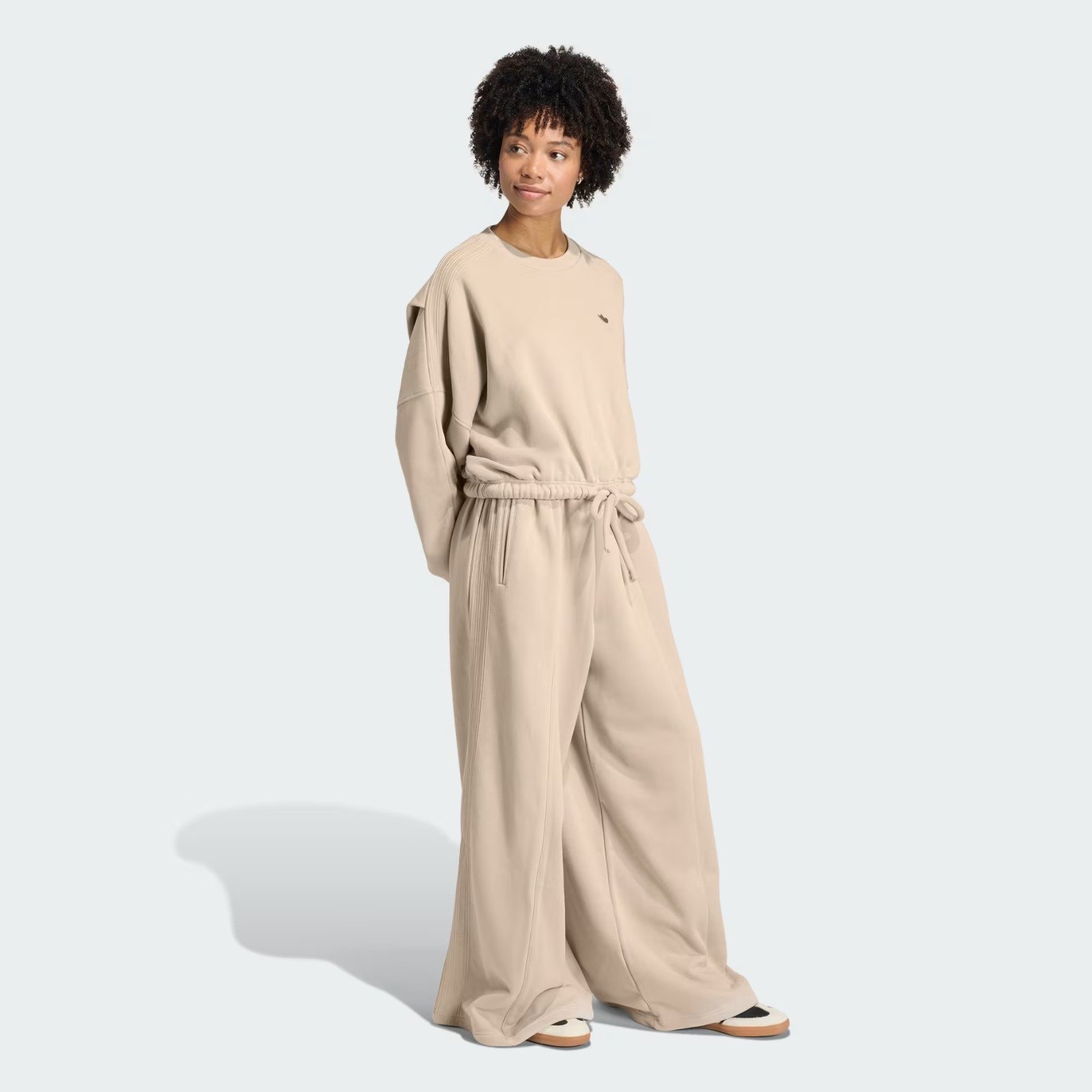Adidas Wide Jogger Beige KC8864 – Pantalón Mujer Talla M - Image 2