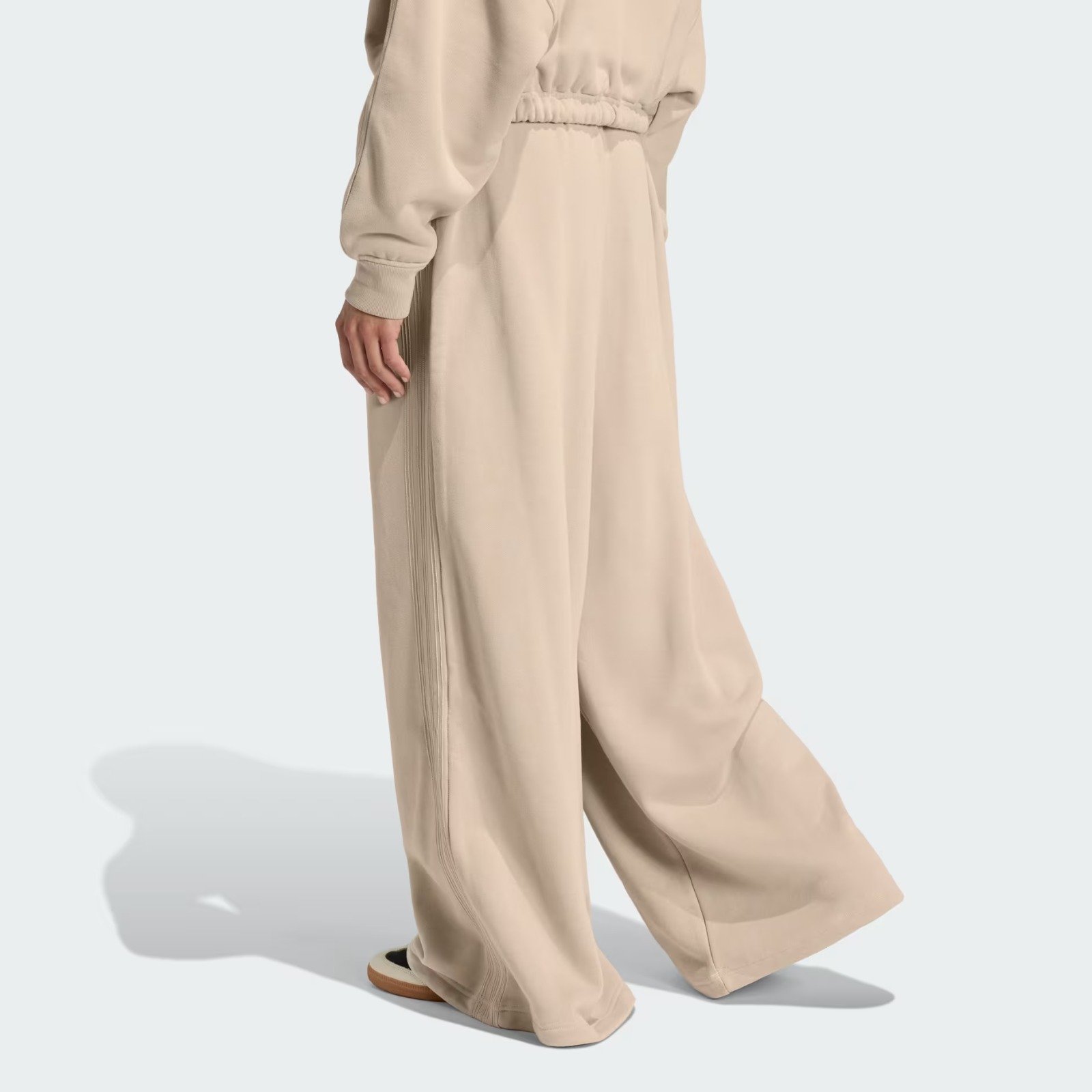 Adidas Wide Jogger Beige KC8864 – Pantalón Mujer Talla M - Image 3