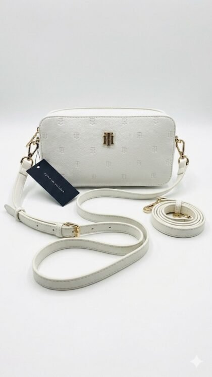 Tommy Hilfiger Bandolero Crossbody Blanco Monogram con Logo Dorado – XW07I55I00YBBH