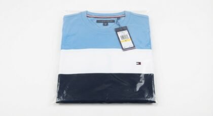 Camiseta Casual Manga Corta para Hombre Tommy Hilfiger - Azul Claro, Blanco y Azul Marino con Rayas (XM07640) - Talla S