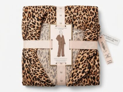 Conjunto de Pijama Largo de 2 Piezas Modal Soft Victoria's Secret Signature - Estampado Leopardo (7BHK) - Talla M